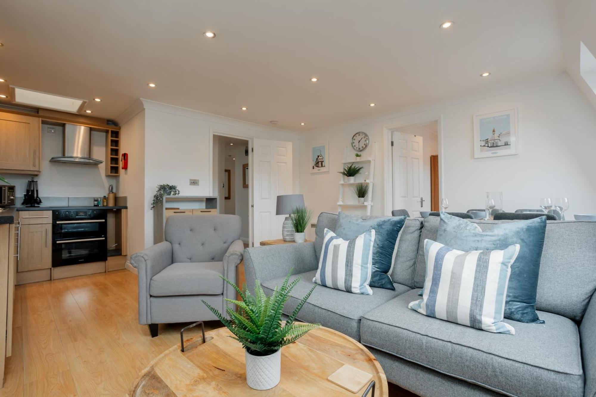 Starhost Residences - Central 3 Bed Apartment At Regents Court, Newbury Newbury  Kültér fotó
