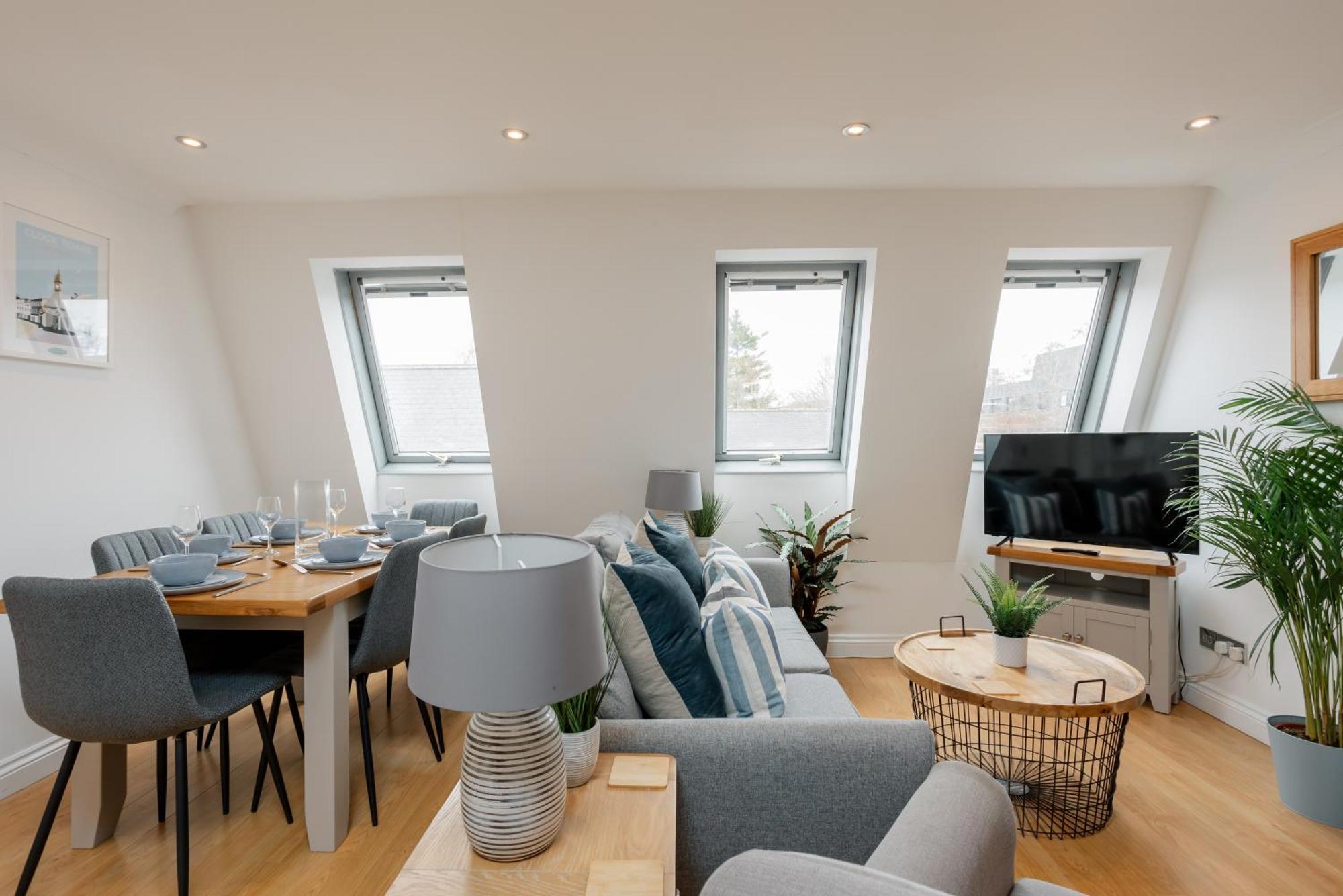 Starhost Residences - Central 3 Bed Apartment At Regents Court, Newbury Newbury  Kültér fotó