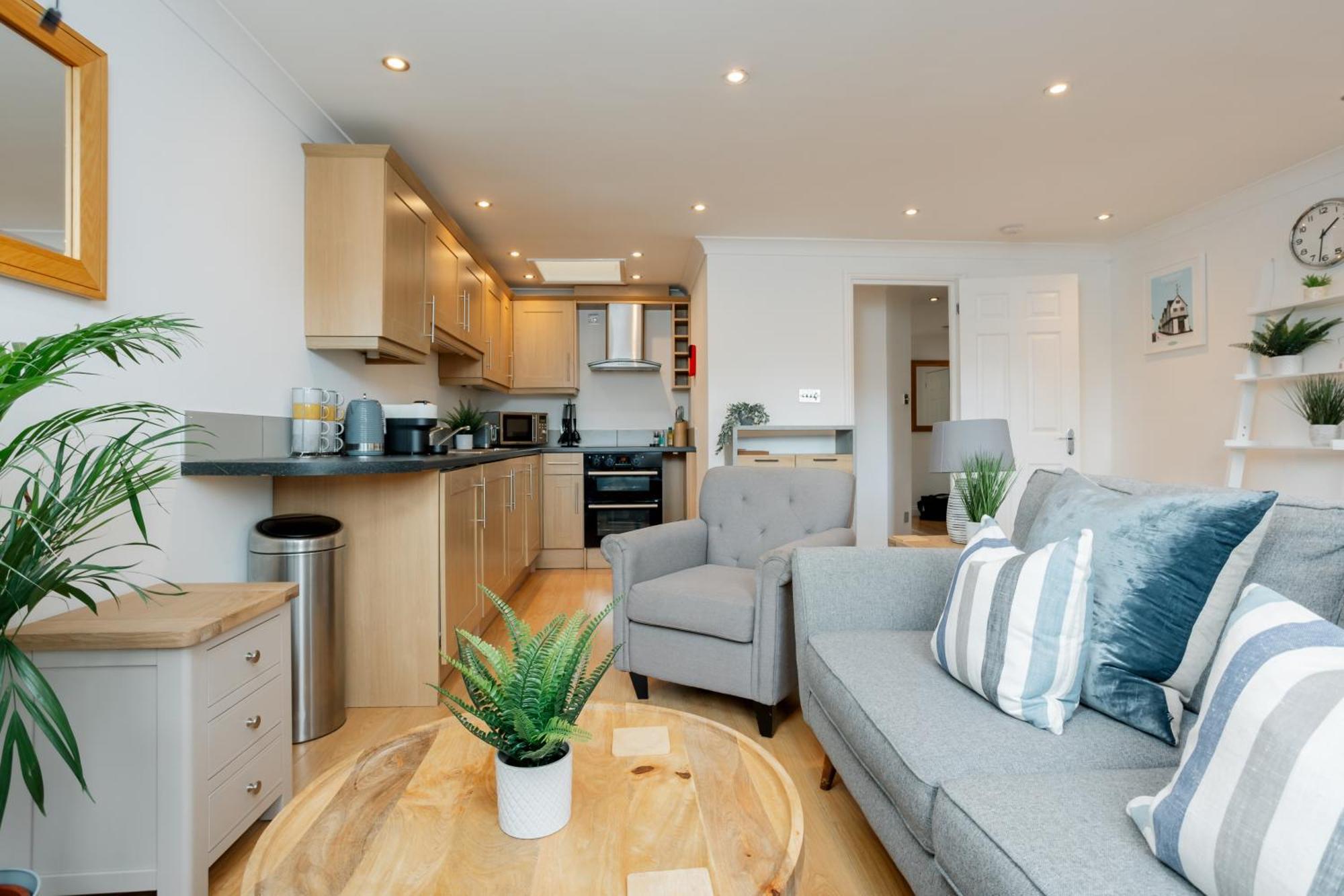 Starhost Residences - Central 3 Bed Apartment At Regents Court, Newbury Newbury  Kültér fotó