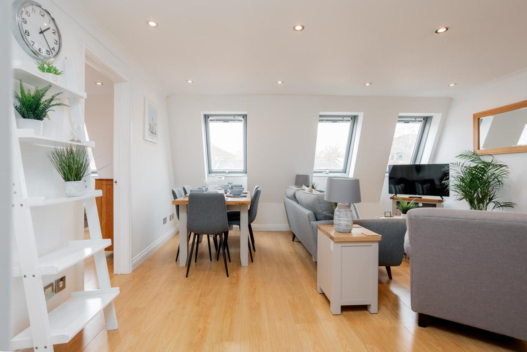 Starhost Residences - Central 3 Bed Apartment At Regents Court, Newbury Newbury  Kültér fotó